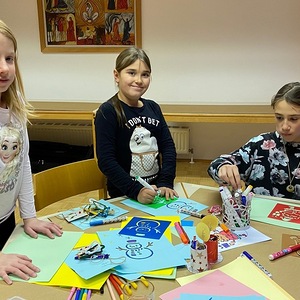 Bastelnde Kinder
