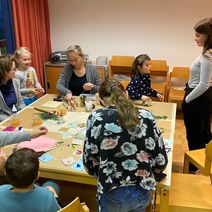 Bastelnde Kinder