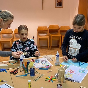 Bastelnde Kinder