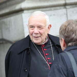 Gratulation zum 85. Geburtstag von Bischof em. Maximilian Aichern auf dem Linzer Domplatz
