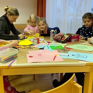Bastelnde Kinder