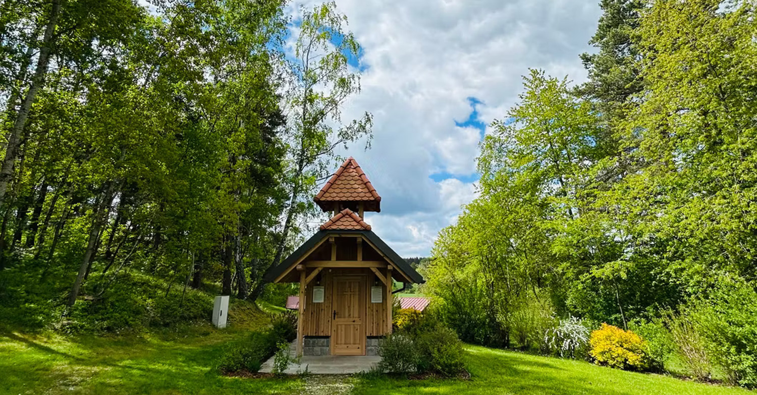 Bernhardiweg im Waldviertel: Herz der Gemeinschaft (Kapelle zur heiligen Corona)
